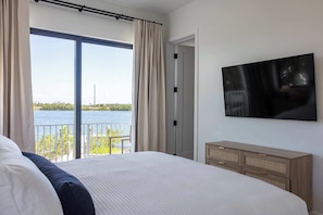 8 bedrooms, iron/ironing board, WiFi, bed sheets