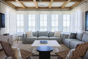 Fernseher, Stereoanlage, Arbeitsbereiche