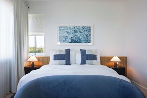 8 bedrooms, iron/ironing board, WiFi, bed sheets - Tidelands House at Lunara Bay (Key West)