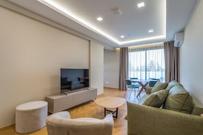 Luxury Apartment, 2 Bedrooms, Balcony, Courtyard View | Living area