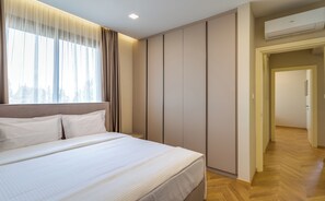 Soundproofing, iron/ironing board, free WiFi - Pantio Living Residence (Meneou)