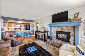 TV, fireplace