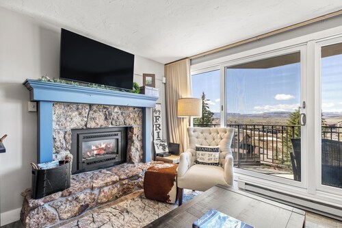 Sweeping views from this ski in/walk out, cozy Bronze Tree condo!