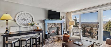 TV, fireplace