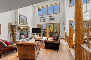 Télévision, cheminée