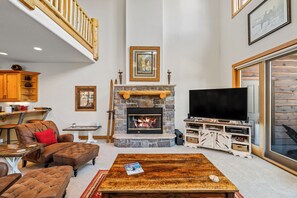 TV, fireplace