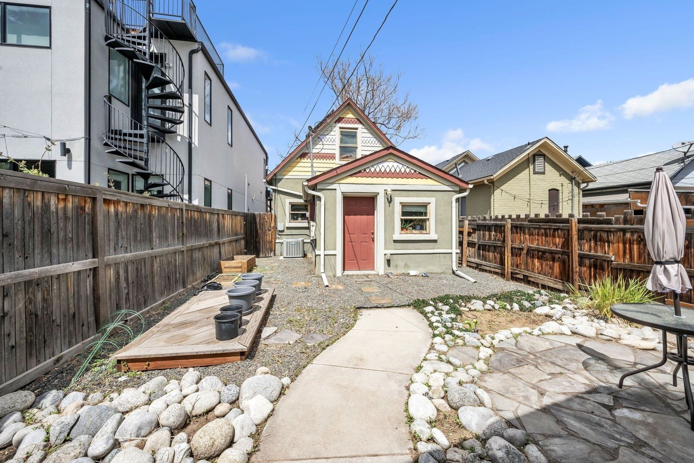 House, 2 Bedrooms | Exterior