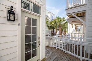 Condo, 2 Bedrooms | Exterior detail