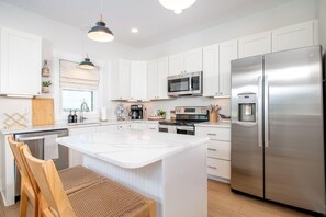 Maison mitoyenne, 3 chambres | Cuisine privée | Réfrigérateur, four, cafetière/bouilloire, grille-pain