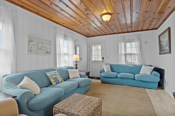 House, 2 Bedrooms | Living area