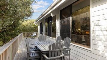 House, 3 Bedrooms | Outdoor dining