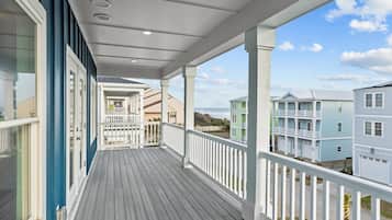 House, 6 Bedrooms | Property grounds