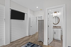 House, 6 Bedrooms | Interior
