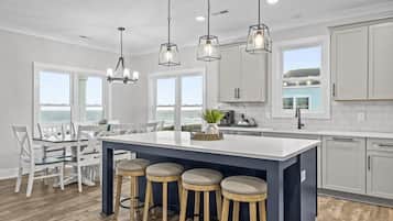 House, 6 Bedrooms | Dining