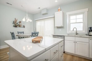Condo, 3 habitaciones | Cocina privada | Refrigerador, horno, cafetera y tetera y tostadora 
