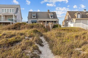 House, 5 Bedrooms | Exterior