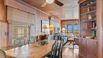 House, 5 Bedrooms | Dining