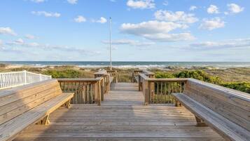 House, 5 Bedrooms | Property grounds