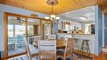 Townhome, 3 Bedrooms | Dining