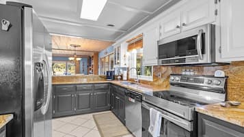 Townhome, 3 Bedrooms | Private kitchen