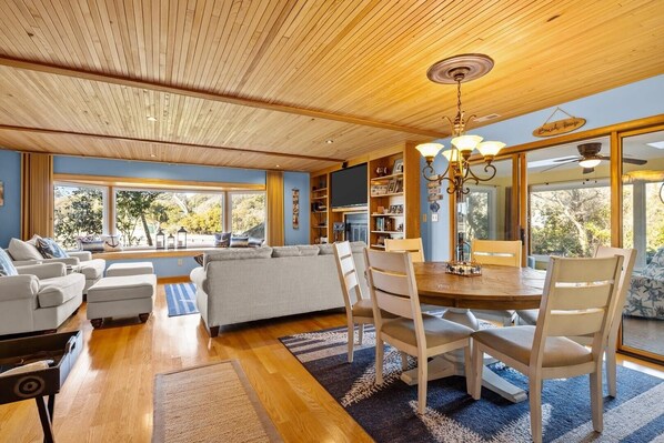 Townhome, 3 Bedrooms | Dining