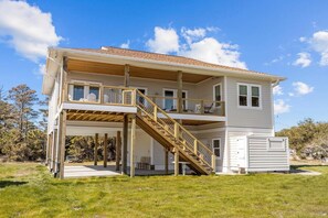 Exterior - Banks' Haven 3 Bedroom Home (Cedar Island)