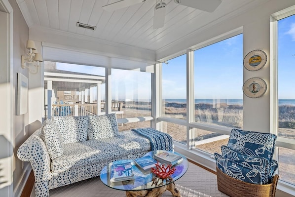 House, 5 Bedrooms | Living area | Smart TV
