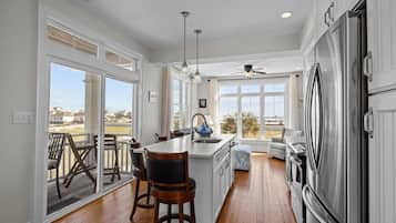 Townhome, 2 Bedrooms | Private kitchen | Fridge, oven, coffee/tea maker, toaster