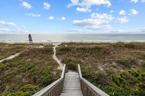 Beach - Bryant Cottage 6 Bedroom Home (Atlantic Beach)