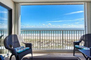 Condo, 2 Bedrooms | Interior
