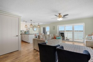 Appart'hôtel, 2 chambres | Coin séjour