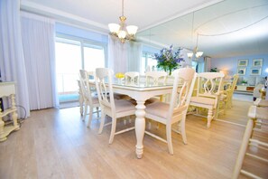 Condo, 2 Bedrooms | Dining