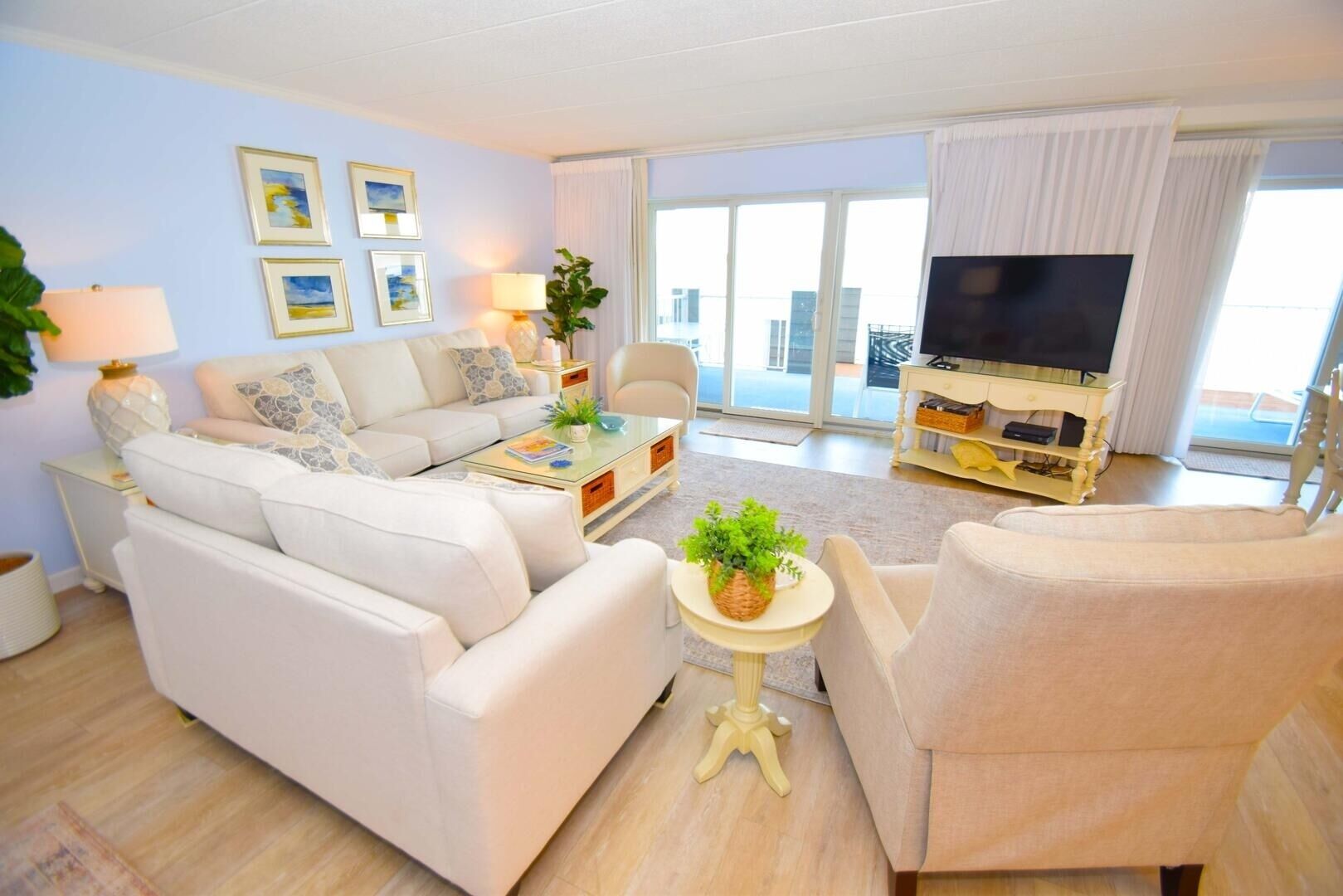 Condo, 2 Bedrooms | Living area