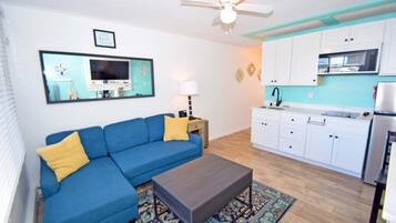 Condo, 1 Bedroom | Living area