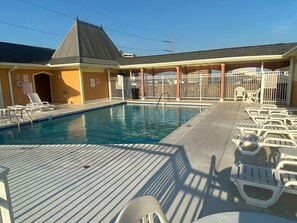 Appart'hôtel, 2 chambres | Piscine | Piscine extérieure