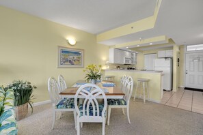 Condo, 2 Bedrooms | Dining