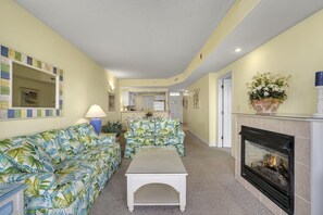 Condo, 2 Bedrooms | Living area