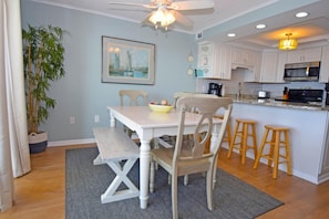 Condo, 2 Bedrooms | Dining