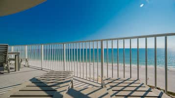 Condo, 3 Bedrooms | Property grounds