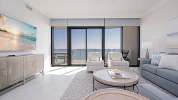 Condo, 3 Bedrooms | Living area