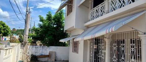 المنشأة من الخارج