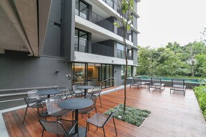 Outdoor pool, pool umbrellas, sun loungers