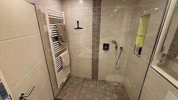 Douche, articles de toilette écologiques, sÚche-cheveux