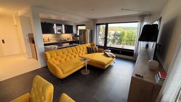 TV connectée, livres, chaßne hi-fi