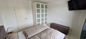 1 bedroom, desk, iron/ironing board, free WiFi