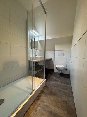 Shower, hair dryer, towels, soap - Beautiful vacation apartment Cochem Mosel Pinnerbergstube for up to 4 people (Cochem)