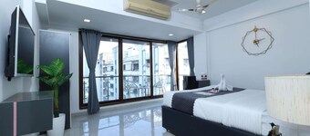 Entire 4 Bedroom suite with Personal Chef
