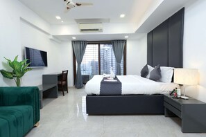 1 bedroom, desk, iron/ironing board, WiFi