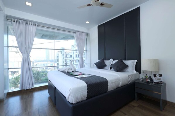1 bedroom, desk, iron/ironing board, WiFi