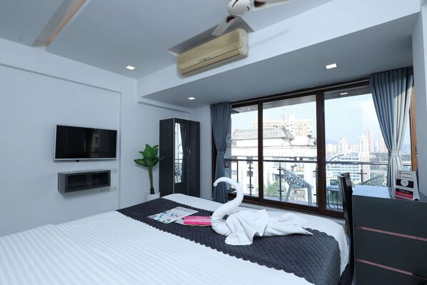 1 bedroom, desk, iron/ironing board, WiFi